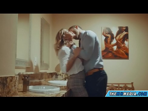 ❤️ Kun povekas blondi viettelee sinut julkisessa vessassa ❤️ Pornovideo at fi.hentai-ita.ru ❌